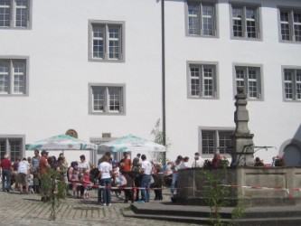 Ponyreiten im Schlosshof in Waldenbuch - Familientag 01 05 2012