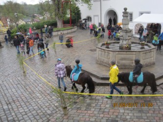 Fun4Kids Ponyreiten mit Christine, im Schlosshof von Waldenbuch